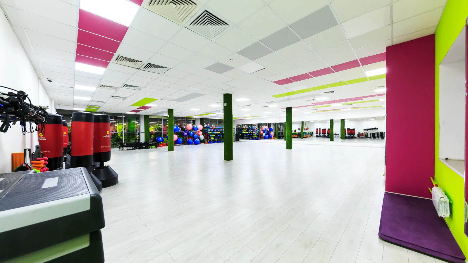 Групповые занятия LES Fitness